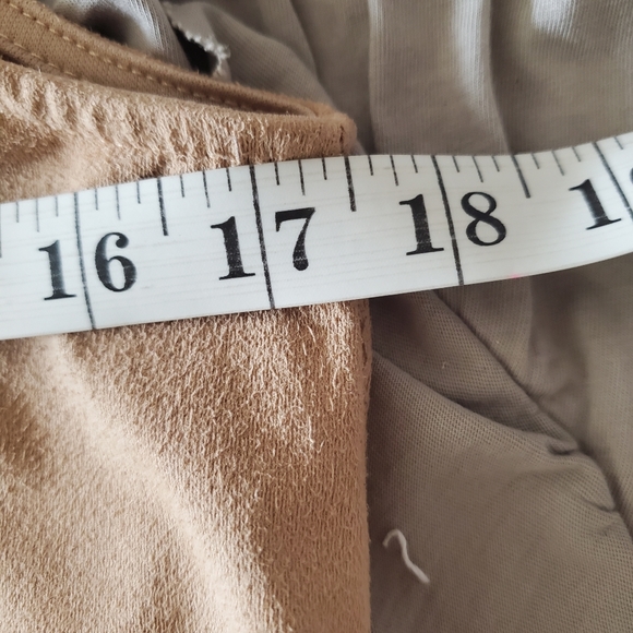 Adorable Super Soft Faux Suede Top Size M - Picture 6 of 8
